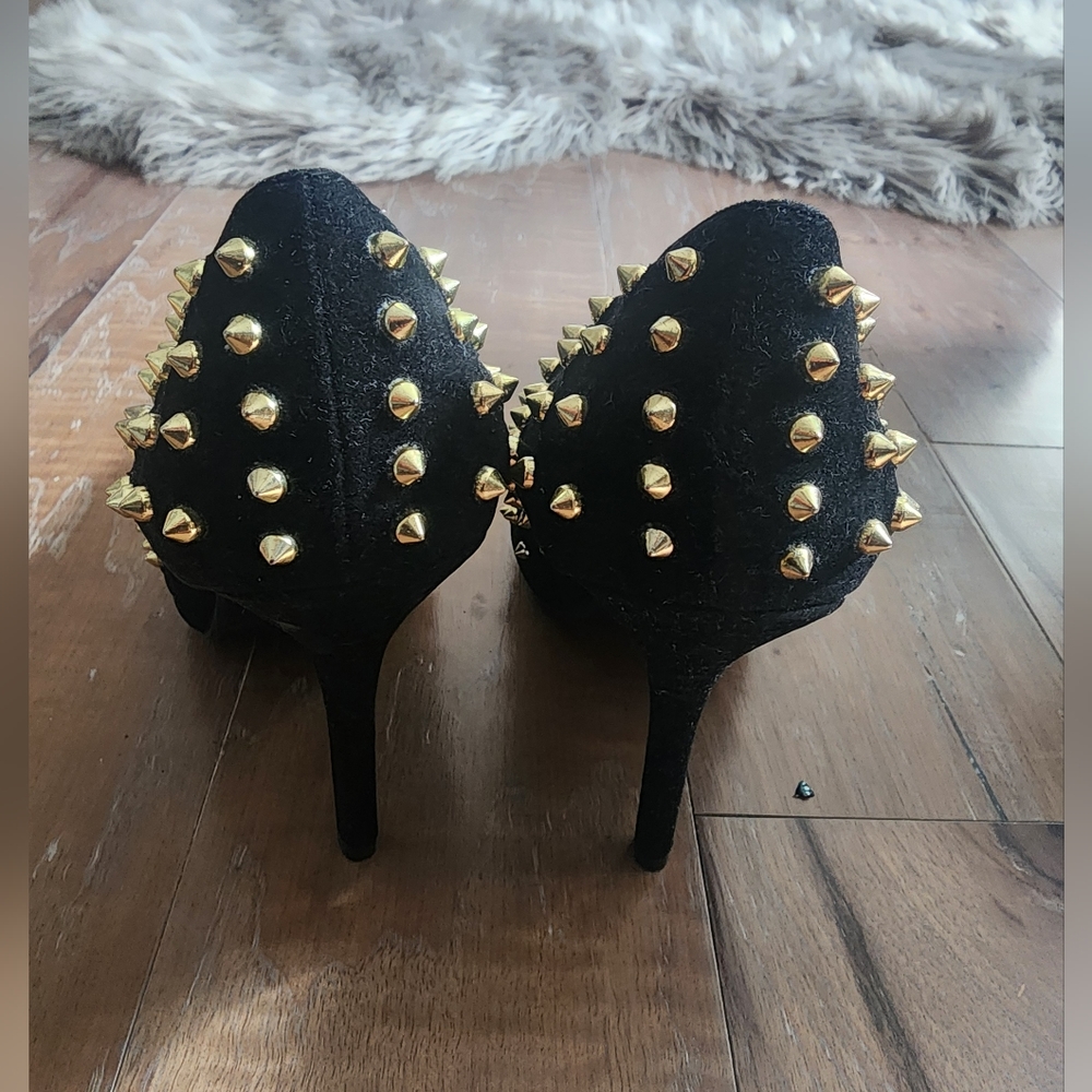 Womens size 7 heels. Black with gold spikes. Like new! - Picture 3 of 4